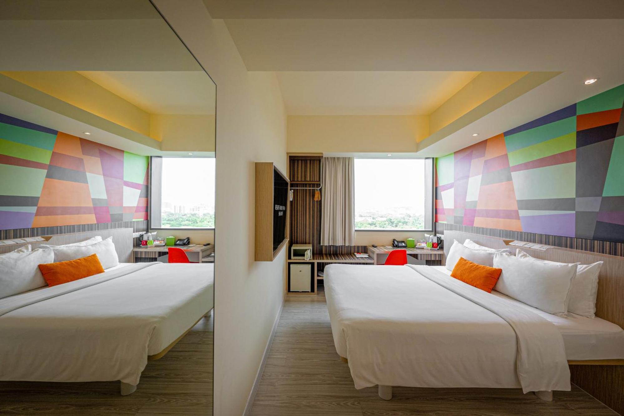 Genting Hotel Jurong Singapore Exteriör bild